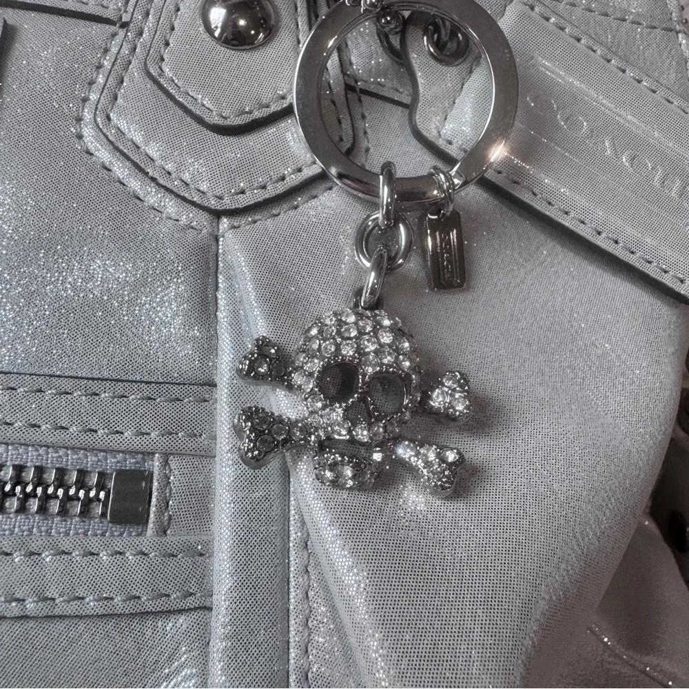 Coach Legacy Poppy Leather in Stardust Silver 16283 Rhinestone Skull Keychain - Picture 16 of 17
